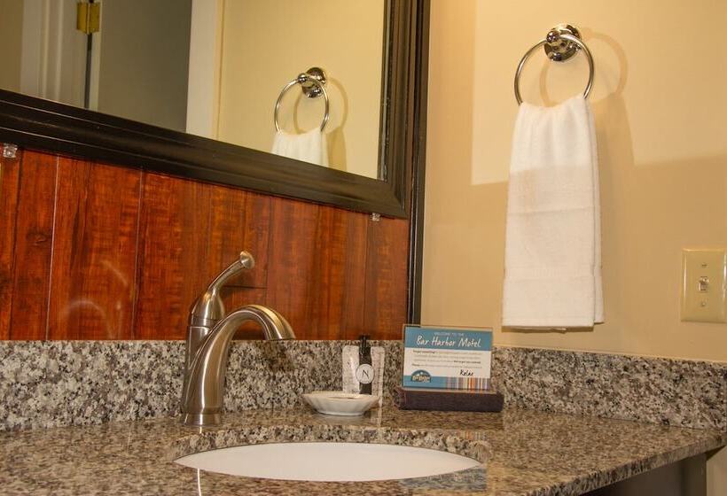 חדר משפחתי, Bar Harbor Motel