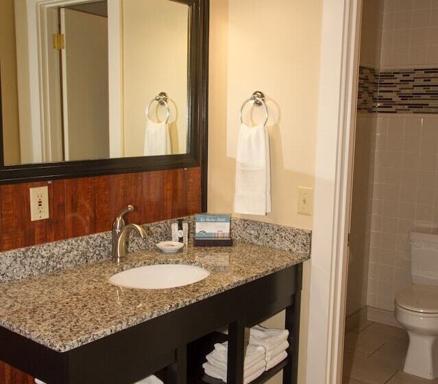 חדר משפחתי, Bar Harbor Motel