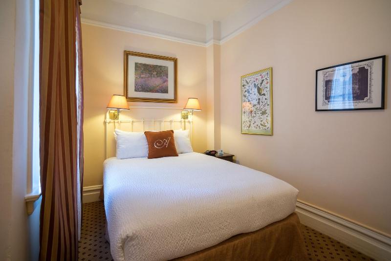 غرفة قياسية, The Andrews