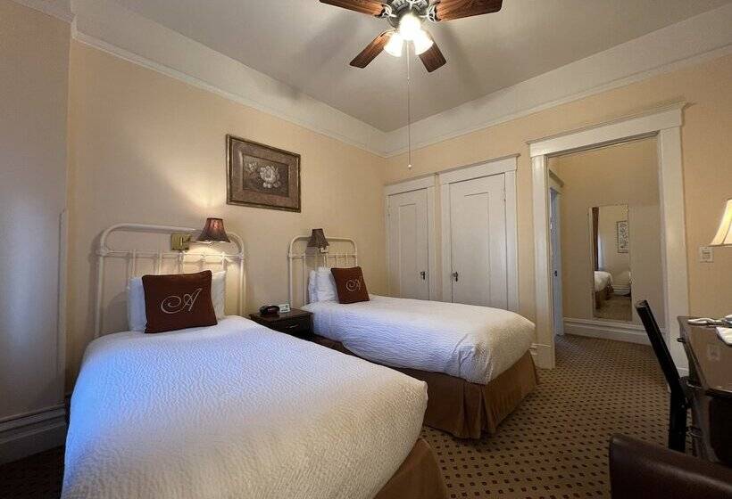 غرفة قياسية, The Andrews