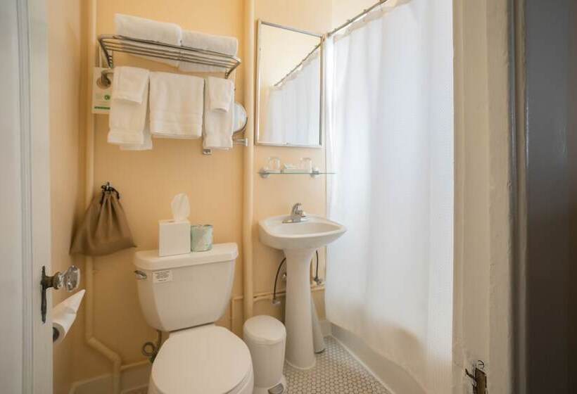 جناح, The Andrews