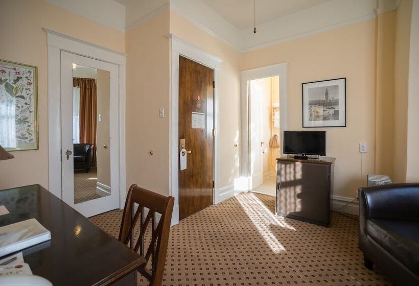 جناح, The Andrews