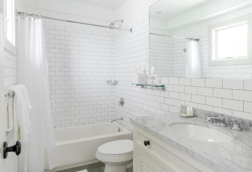 带特大床的标准间, Baron S Cove