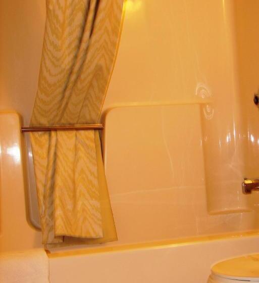 غرفة قياسية ثلاثية, Baxter Inn 4 Less