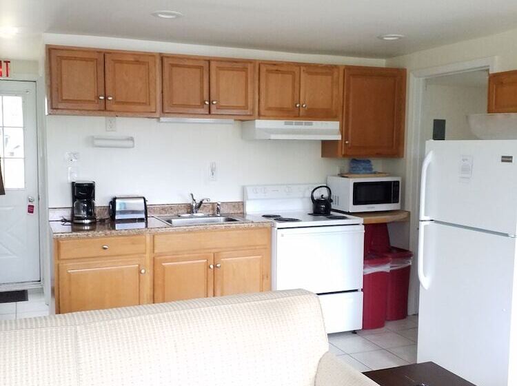 3间卧室的房子, Bayside Inn & Marina