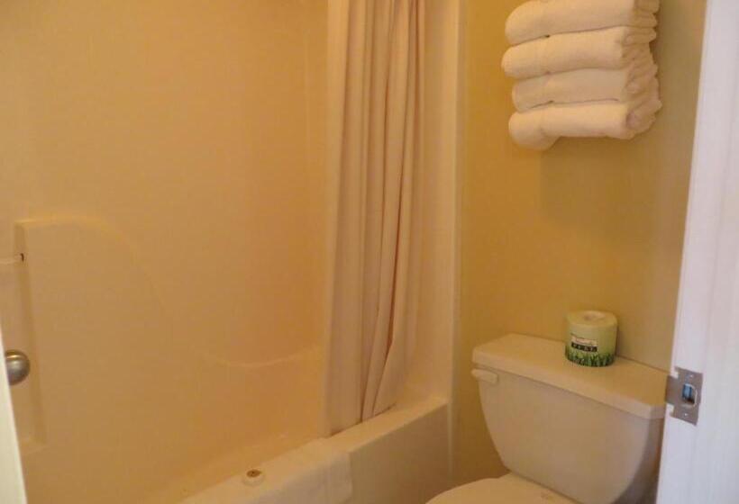 标准间, Bayside Inn & Marina