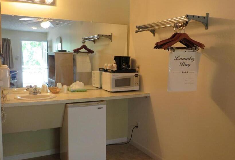 标准间, Bayside Inn & Marina