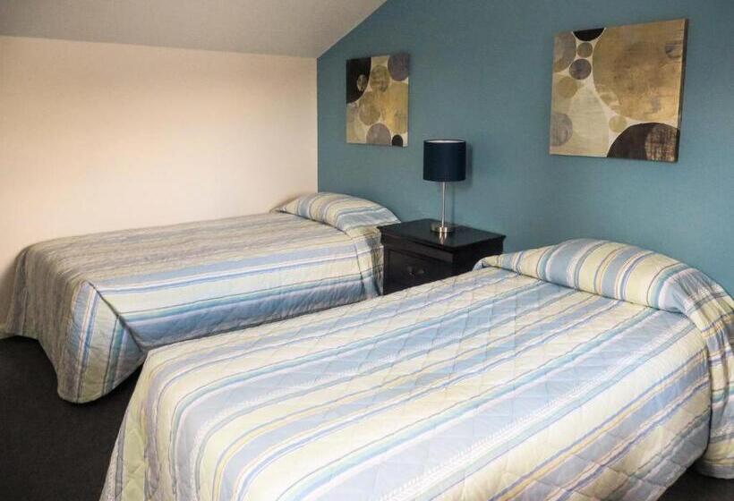 小室, Bayside Inn & Marina