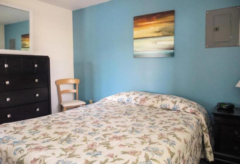 小室, Bayside Inn & Marina