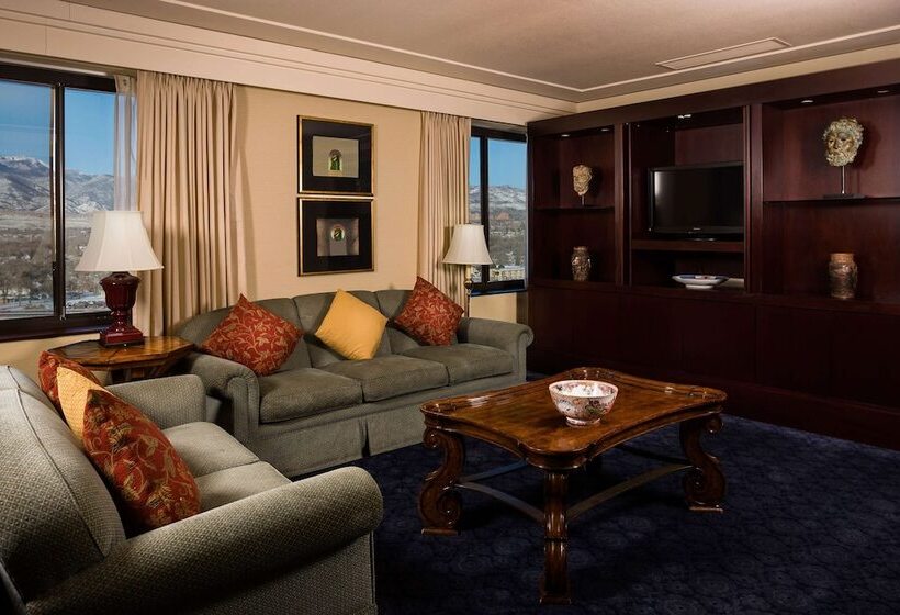 جناح, The Antlers, A Wyndham