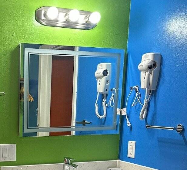 标准间, Amber Inn