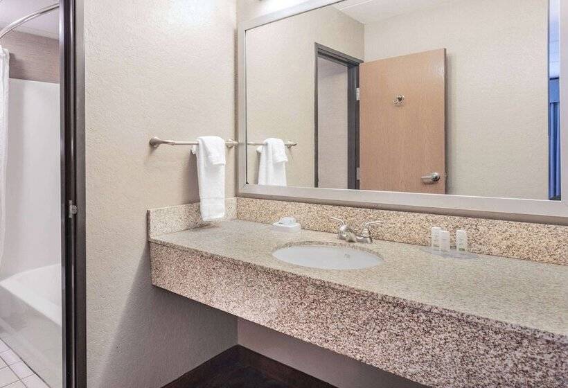 غرفه قياسيه سريرين مزدوجين, Baymont By Wyndham Brooklyn Center