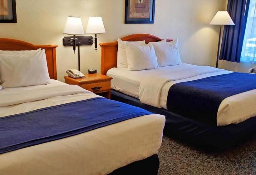 Четырехместный Номер Стандарт, Magnuson Grand Pikes Peak