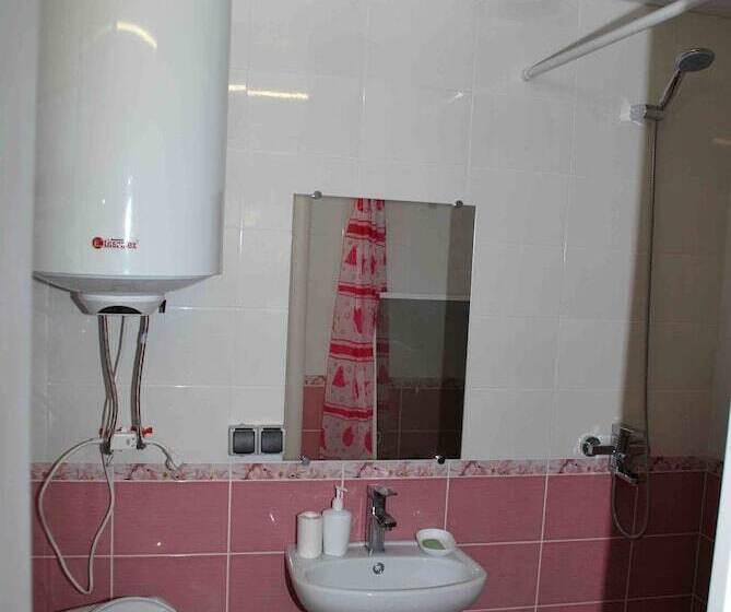 חדר משפחתי, Hostel Na Gurtyeva