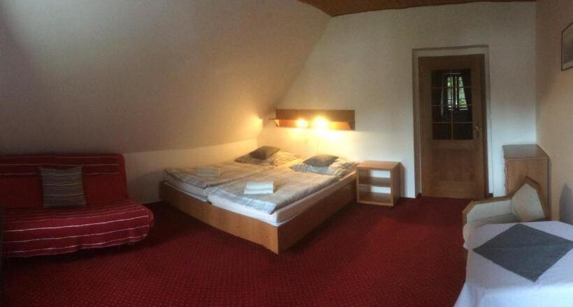 غرفة عائلية, Pension U Háčků