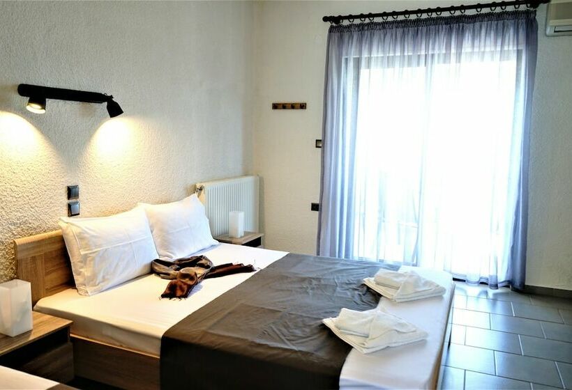 基本三人间, Pension Karvounoskala