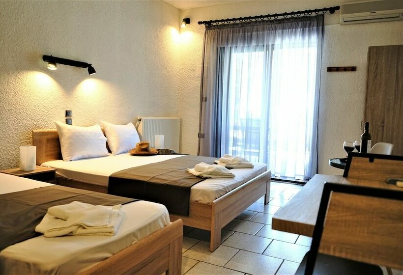 基本三人间, Pension Karvounoskala