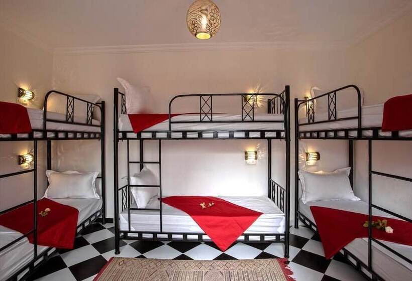 تختخواب در اتاق مشترک, Hostel Amour D Auberge