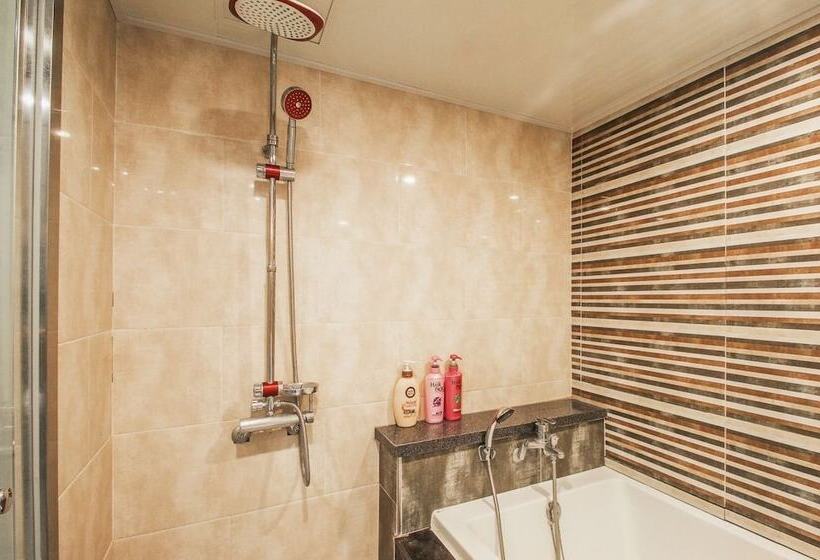 스탠다드 룸, Cube