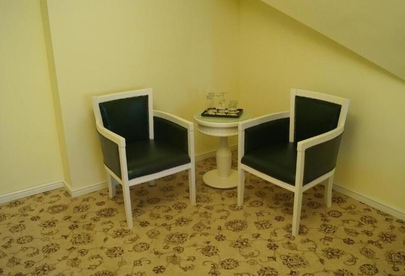 סוויטה, Vila Economat