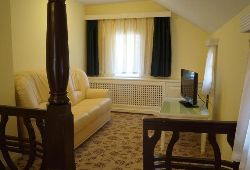 Люкс, Vila Economat