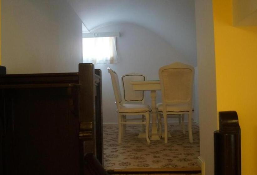 סוויטה, Vila Economat