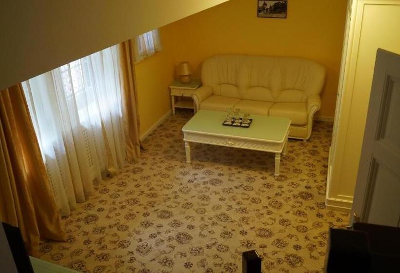 Люкс, Vila Economat