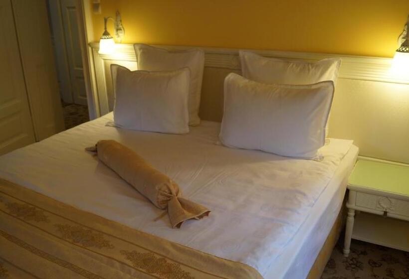 Люкс, Vila Economat