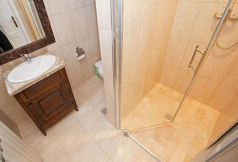 Люкс, Vila Economat