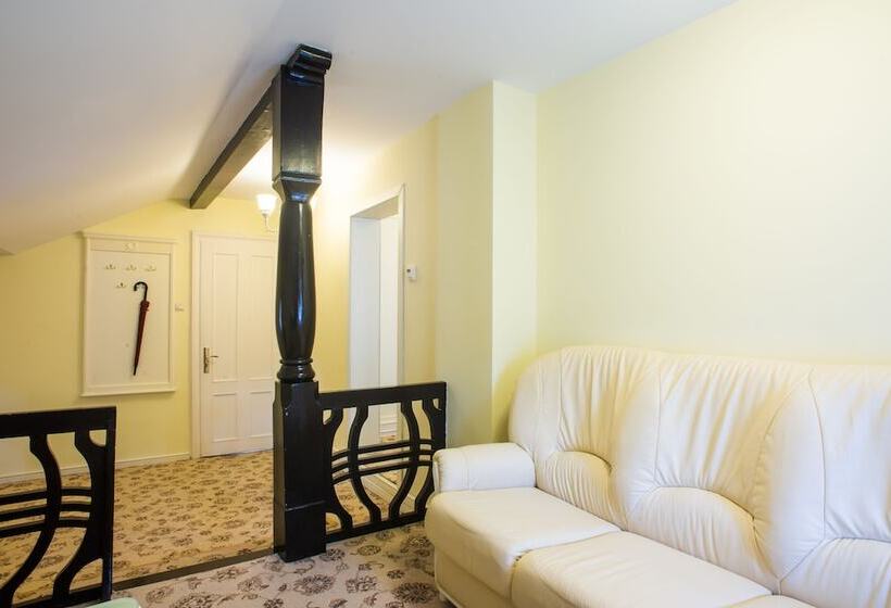 Люкс, Vila Economat