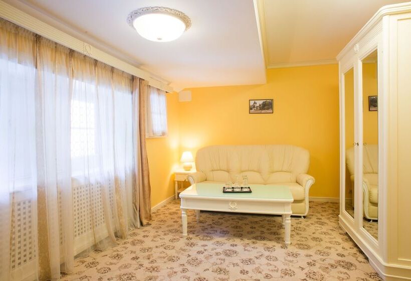 Люкс, Vila Economat