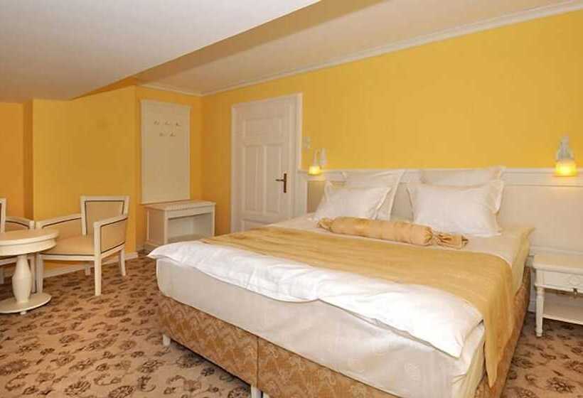 Люкс, Vila Economat