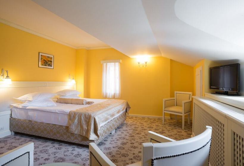 Люкс, Vila Economat