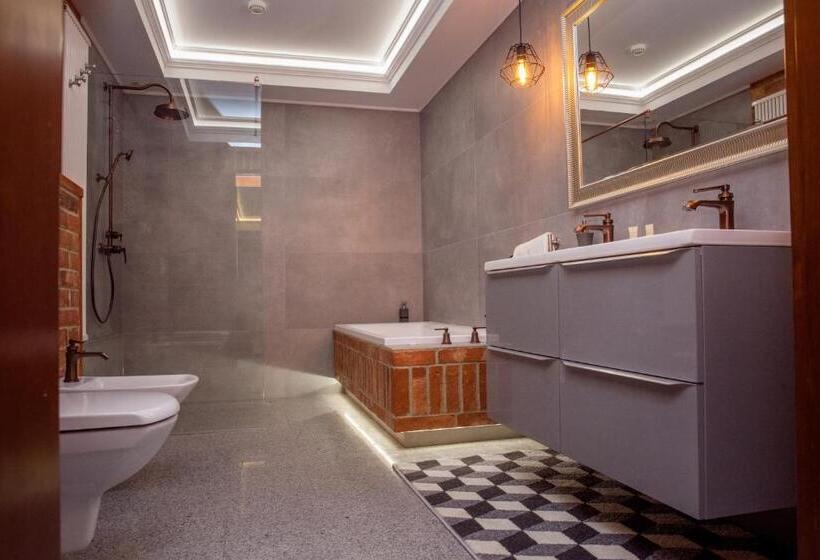 带2个卧室的套房, Willa Starosty