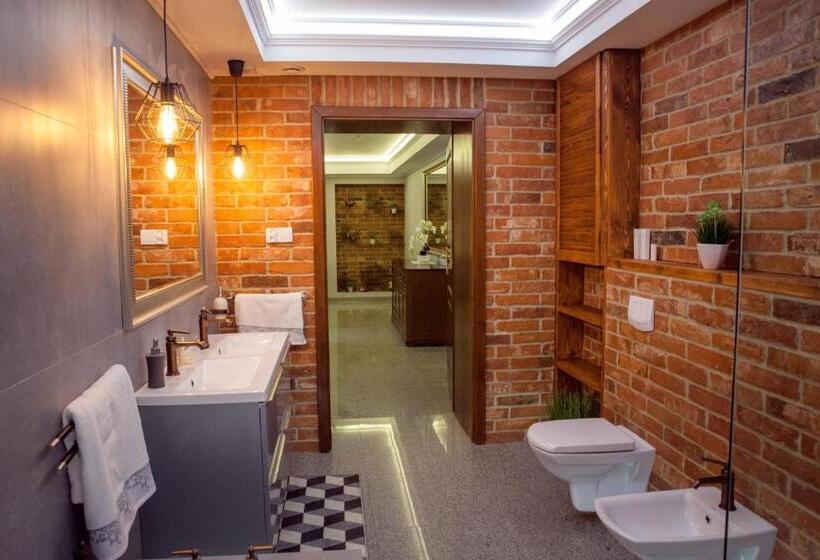 带2个卧室的套房, Willa Starosty