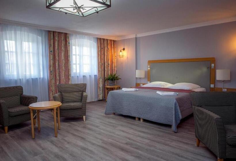 带2个卧室的套房, Willa Starosty