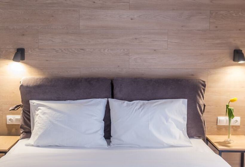 バルコニー付き１ベッドルームアパートメント, Olympus Residence