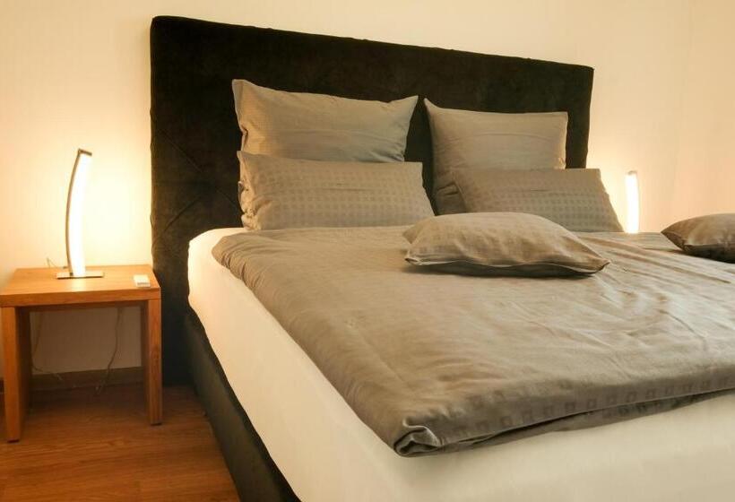 חדר משפחתי, Pension Franzbäcker