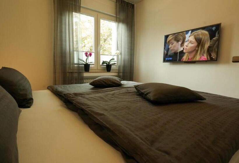 חדר משפחתי, Pension Franzbäcker