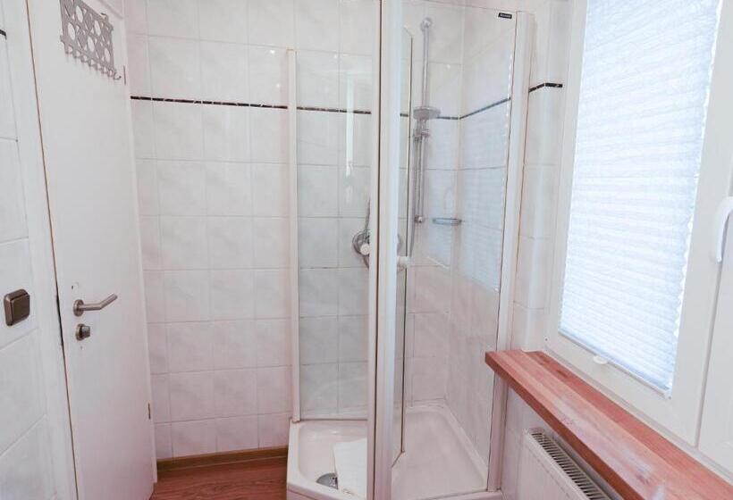 חדר משפחתי, Pension Franzbäcker