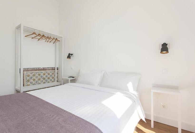 سوئیت با چشمانداز رودخانه, Lisbon Old Town Guest House