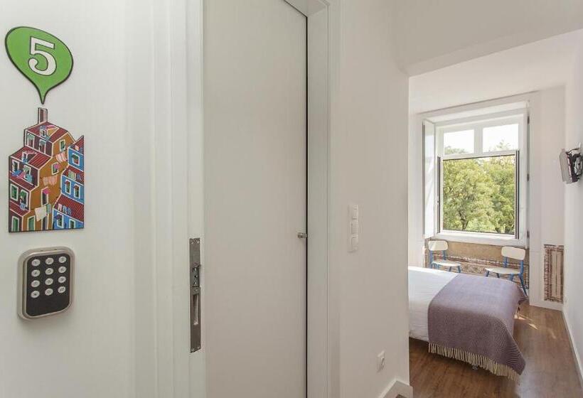 سوئیت با چشمانداز رودخانه, Lisbon Old Town Guest House