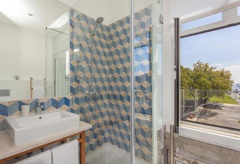 سوئیت با چشمانداز رودخانه, Lisbon Old Town Guest House