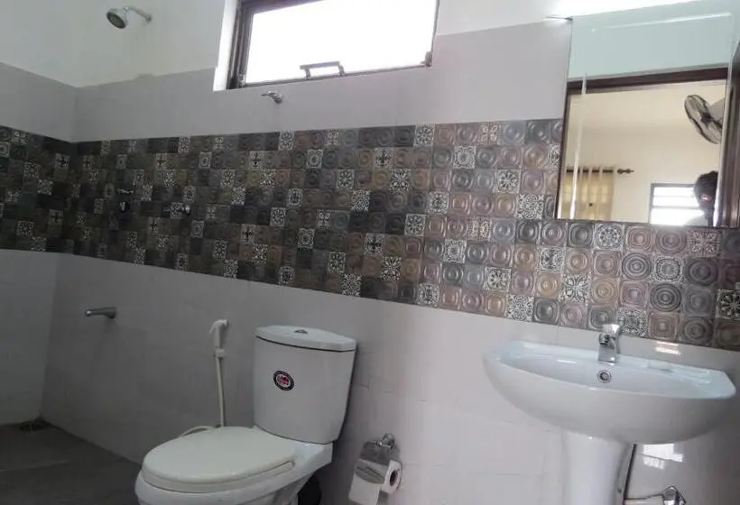 Deluxe Kolmen Hengen Huone, Sailors Mirissa