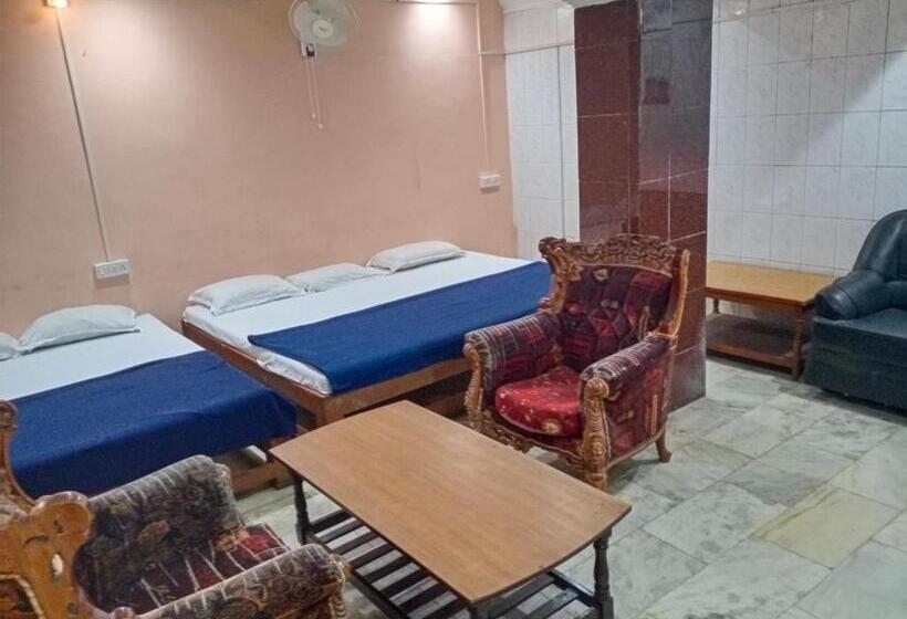 חדר סטנדרט לארבעה, Soorya International