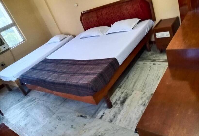 חדר אקונומי, Soorya International