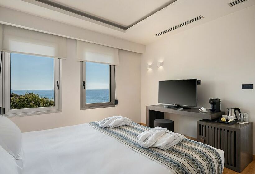 جناح جونيور, Kakkos Beach Hotel   Adults Only