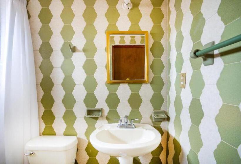 اتاق استاندارد چهار تخته, Adelita