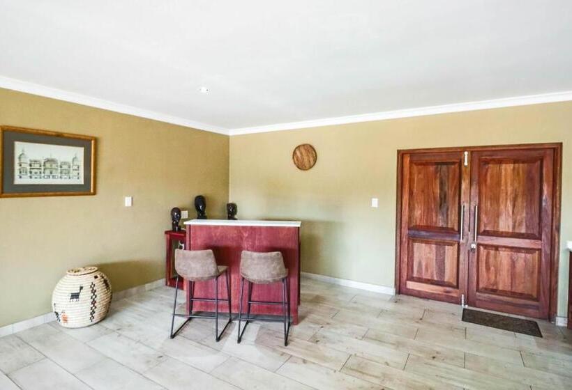 جناح, Golden Impalas Bush Resort