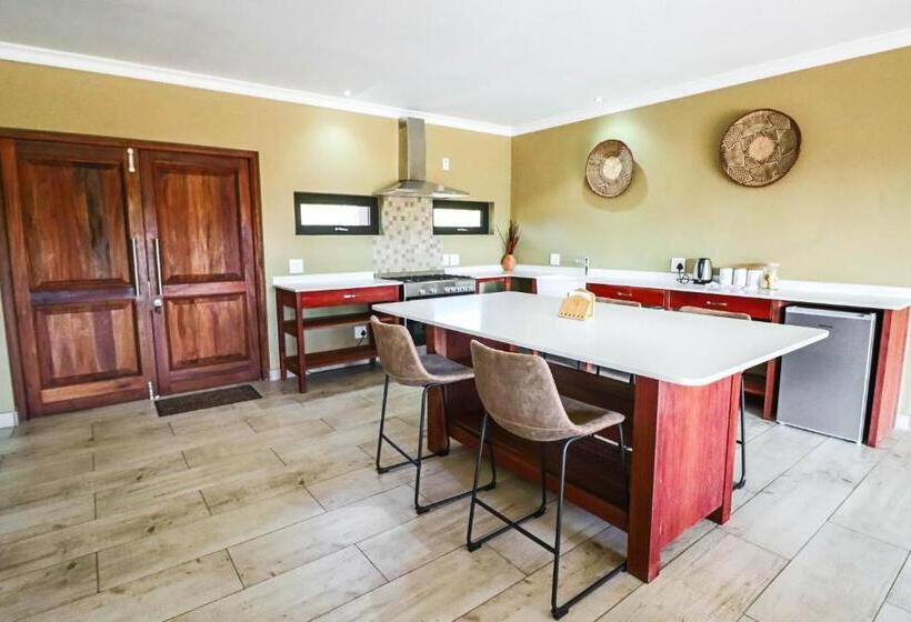 جناح, Golden Impalas Bush Resort